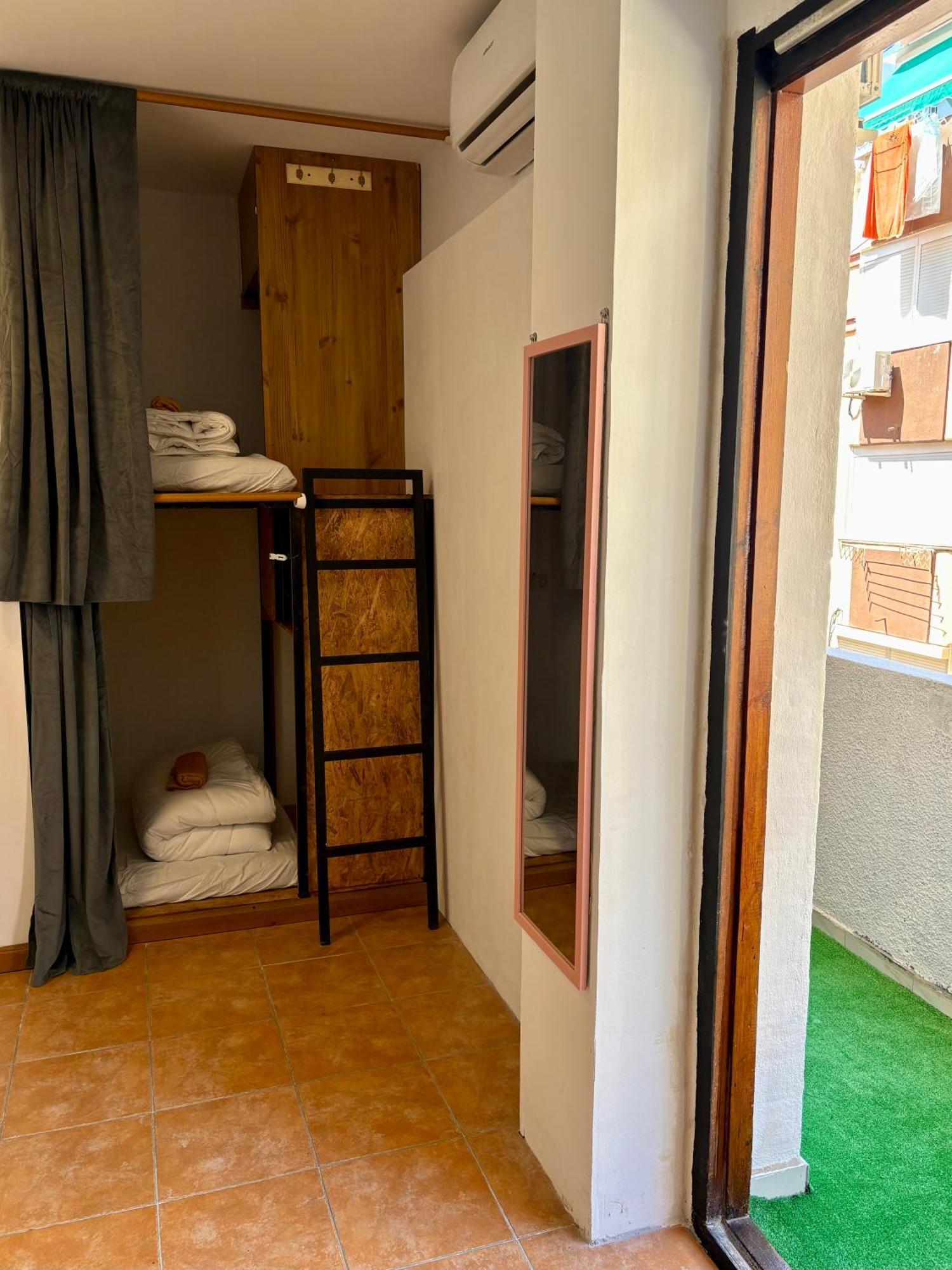 Spanglish Hostel Benidorm Exterior photo